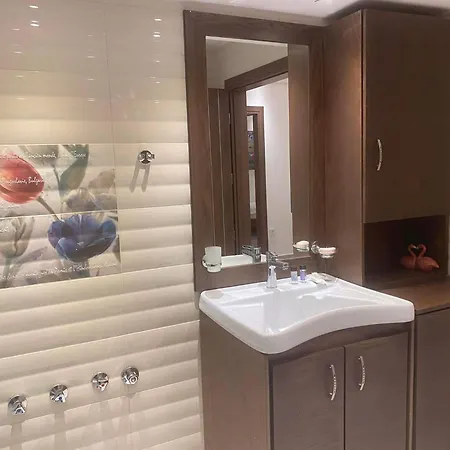 Efrosinis Paradise Apartman *